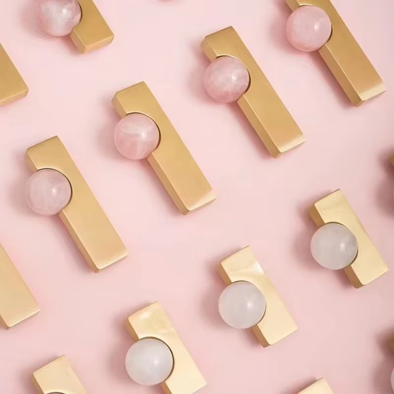 Furniture Hardware Drop Pulls - Weiße Kristallkugel + Messing-Möbelgriffe, Küchenschrankknöpfe, Schubladengriffe,